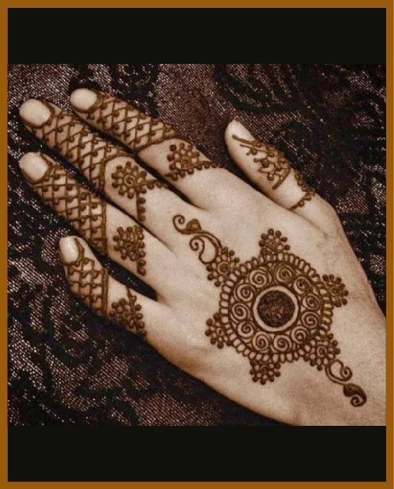 Full Finger Chain Wrap In Modern Back Hand Mehndi Design